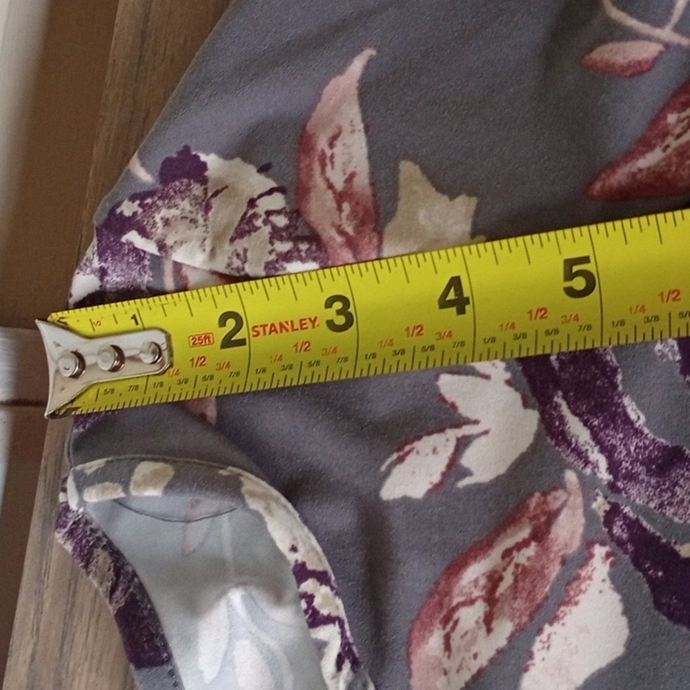 Everly‎ Floral Blouse in Gray and Purple - Picture 9 of 13